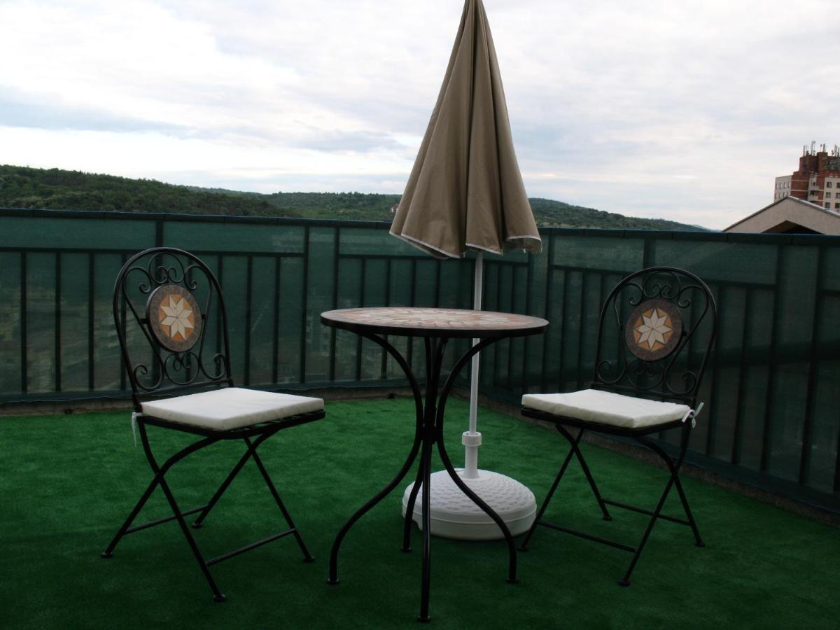 Appartement Leon Rent Studio 8 à Veliko Tarnovo Extérieur photo