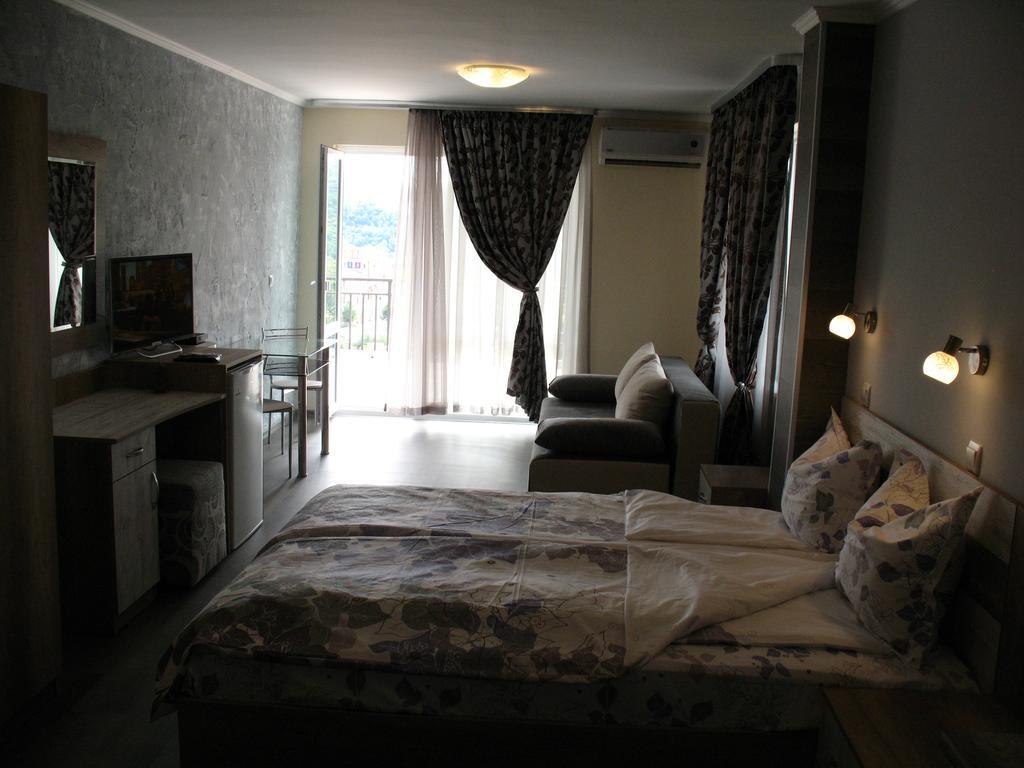 Appartement Leon Rent Studio 8 à Veliko Tarnovo Extérieur photo